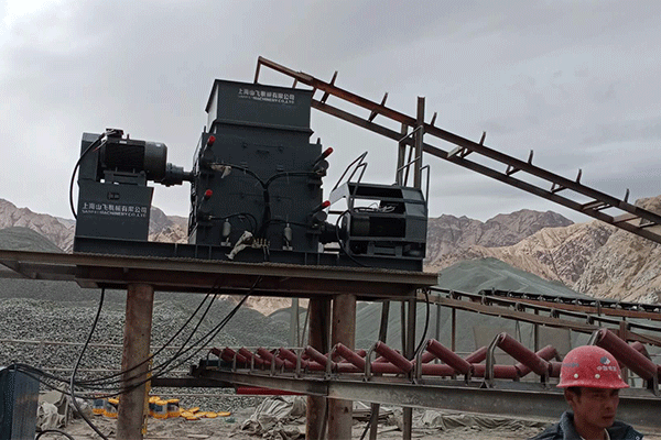 Qinghai Golmud 350 tons per hour granite crushing and sieving production line